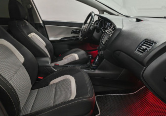 Подержанный автомобиль Kia Ceed Hatchback 2013 года (9 фото)