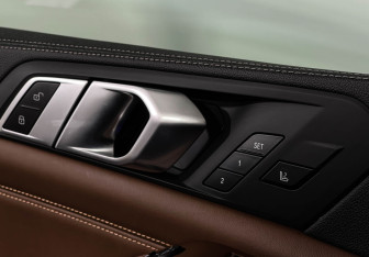 Подержанный автомобиль BMW X5 2021 года (19 фото)