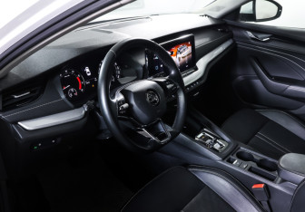 Подержанный автомобиль Skoda Octavia Liftback 2022 года (15 фото)