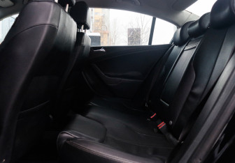 Подержанный автомобиль Volkswagen Passat Sedan 2005 года (11 фото)