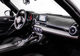 Подержанный автомобиль Fiat 124 Spider 2017 года (11 фото)