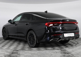 Подержанный автомобиль Kia K5 2021 года (4 фото)