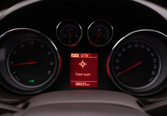 Подержанный автомобиль Opel Insignia Wagon 2011 года (11 фото)