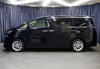 Подержанный автомобиль Toyota Vellfire 2016 года (8 фото)