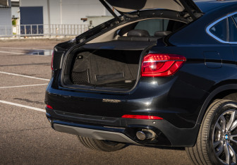 Подержанный автомобиль BMW X6 2015 года (20 фото)
