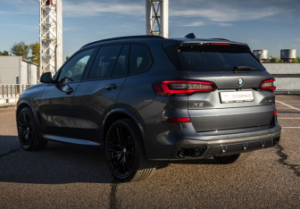 Подержанный автомобиль BMW X5 2022 года (7 фото)