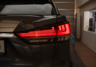 Подержанный автомобиль Lexus RX 2022 года (26 фото)