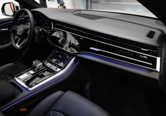 Подержанный автомобиль Audi SQ8 2024 года (27 фото)
