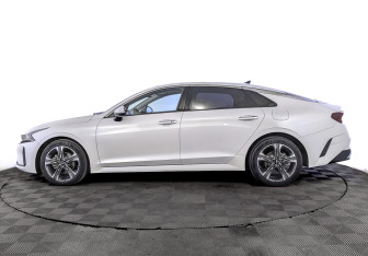 Подержанный автомобиль Kia K5 2023 года (8 фото)