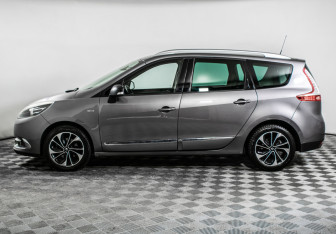 Подержанный автомобиль Renault Scenic 2014 года (8 фото)