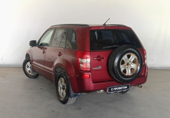 Подержанный автомобиль Suzuki Grand Vitara 2007 года (7 фото)