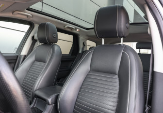 Подержанный автомобиль Land Rover Discovery Sport 2017 года (10 фото)
