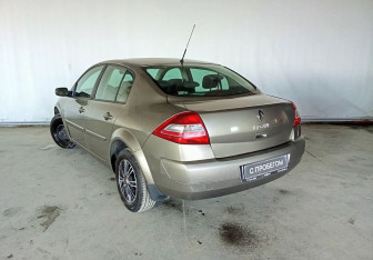 Подержанный автомобиль Renault Megane Sedan 2008 года (6 фото)
