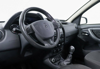Подержанный автомобиль Renault Duster 2016 года (9 фото)