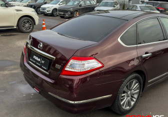 Подержанный автомобиль Nissan Teana 2011 года (20 фото)