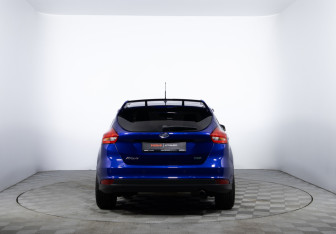 Подержанный автомобиль Ford Focus Hatchback 2016 года (6 фото)