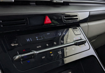 Подержанный автомобиль Kia Carnival 2021 года (19 фото)