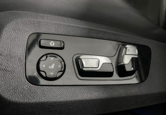 Подержанный автомобиль BMW X7 2024 года (20 фото)