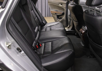 Подержанный автомобиль Honda Crosstour 2011 года (12 фото)