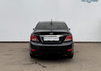 Подержанный автомобиль Hyundai Solaris Sedan 2013 года (6 фото)