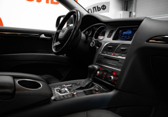 Подержанный автомобиль Audi Q7 2013 года (26 фото)