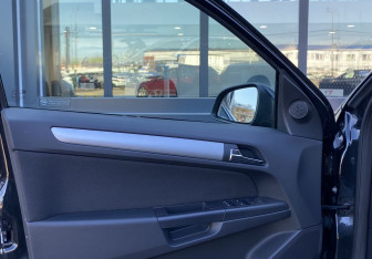 Подержанный автомобиль Opel Astra Hatchback 2014 года (16 фото)