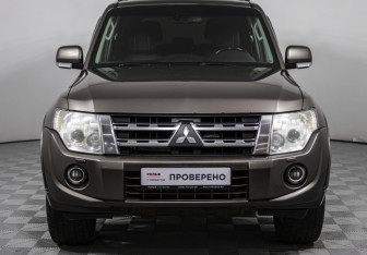 Подержанный автомобиль Mitsubishi Pajero 2012 года (2 фото)