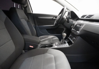 Подержанный автомобиль Volkswagen Passat Sedan 2011 года (10 фото)