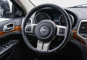 Подержанный автомобиль Jeep Grand Cherokee 2010 года (15 фото)