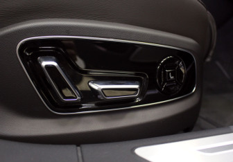 Подержанный автомобиль Audi A8 2018 года (12 фото)