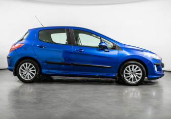 Подержанный автомобиль Peugeot 308 Hatchback 2009 года (4 фото)