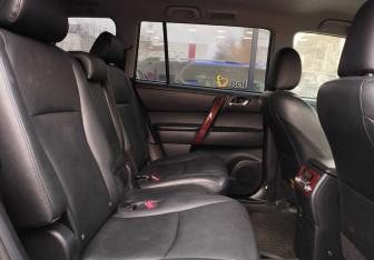 Подержанный автомобиль Toyota Highlander 2010 года (11 фото)
