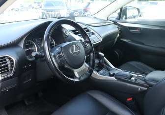 Подержанный автомобиль Lexus NX 2017 года (13 фото)