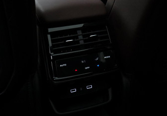 Подержанный автомобиль Geely Monjaro 2023 года (11 фото)