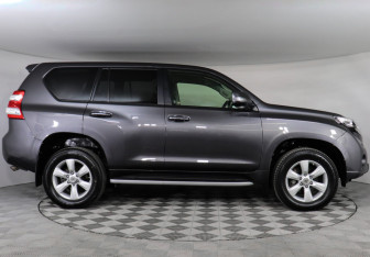 Подержанный автомобиль Toyota Land Cruiser Prado 2017 года (4 фото)