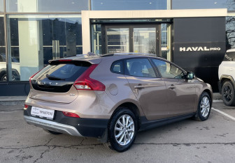 Подержанный автомобиль Volvo V40 Cross Country 2013 года (5 фото)