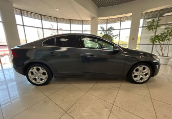 Подержанный автомобиль Volvo S60 2011 года (4 фото)