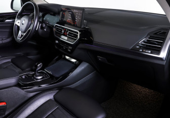 Подержанный автомобиль BMW X3 2022 года (10 фото)