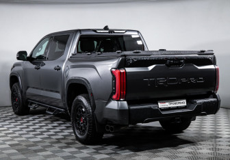 Подержанный автомобиль Toyota Tundra 2023 года (7 фото)