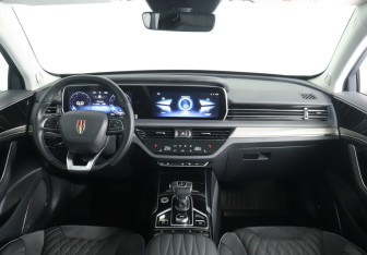 Подержанный автомобиль Hongqi HS5 2024 года (12 фото)