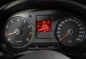 Подержанный автомобиль Volkswagen Polo Sedan 2011 года (12 фото)