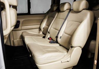 Подержанный автомобиль Hyundai H-1 2016 года (14 фото)