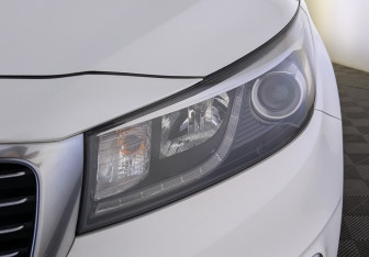 Подержанный автомобиль Kia Carnival 2017 года (11 фото)