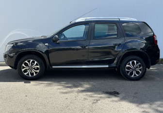 Подержанный автомобиль Nissan Terrano 2015 года (8 фото)