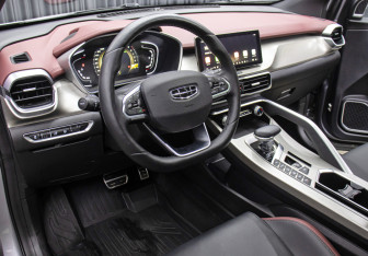 Подержанный автомобиль Geely Coolray 2023 года (16 фото)