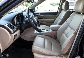 Подержанный автомобиль Jeep Grand Cherokee 2016 года (16 фото)