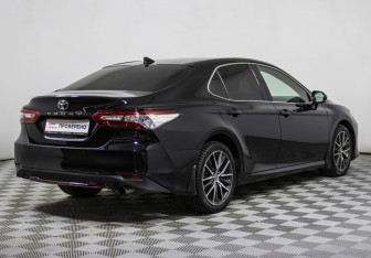 Подержанный автомобиль Toyota Camry Sedan 2021 года (5 фото)