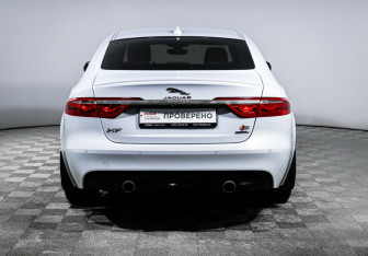 Подержанный автомобиль Jaguar XF Sedan 2019 года (6 фото)