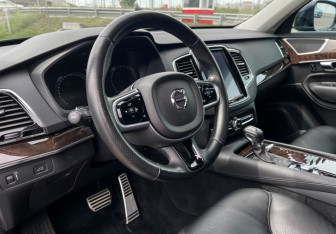 Подержанный автомобиль Volvo XC90 2018 года (13 фото)