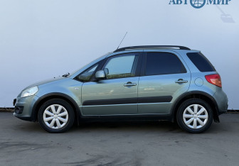 Подержанный автомобиль Suzuki SX4 Hatchback 2013 года (8 фото)